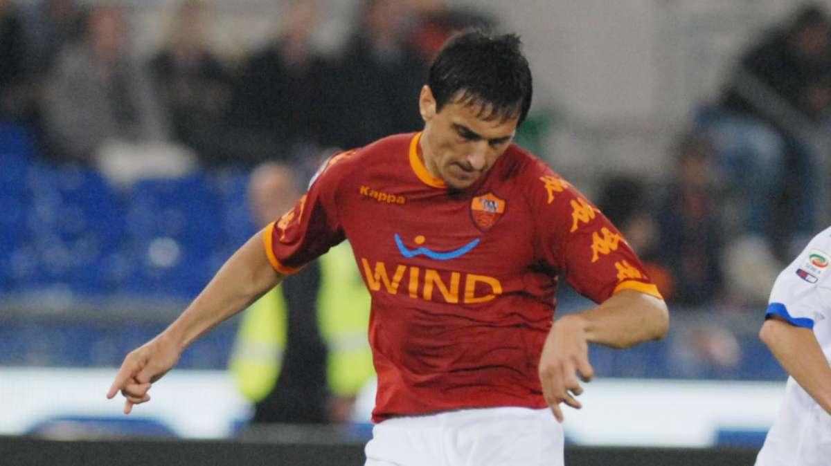 Burdisso: "Il prossimo anno dobbiamo puntare al vertice. Totti a Roma è come il Papa, spero di iniziare la prossima stagione con la squadra"