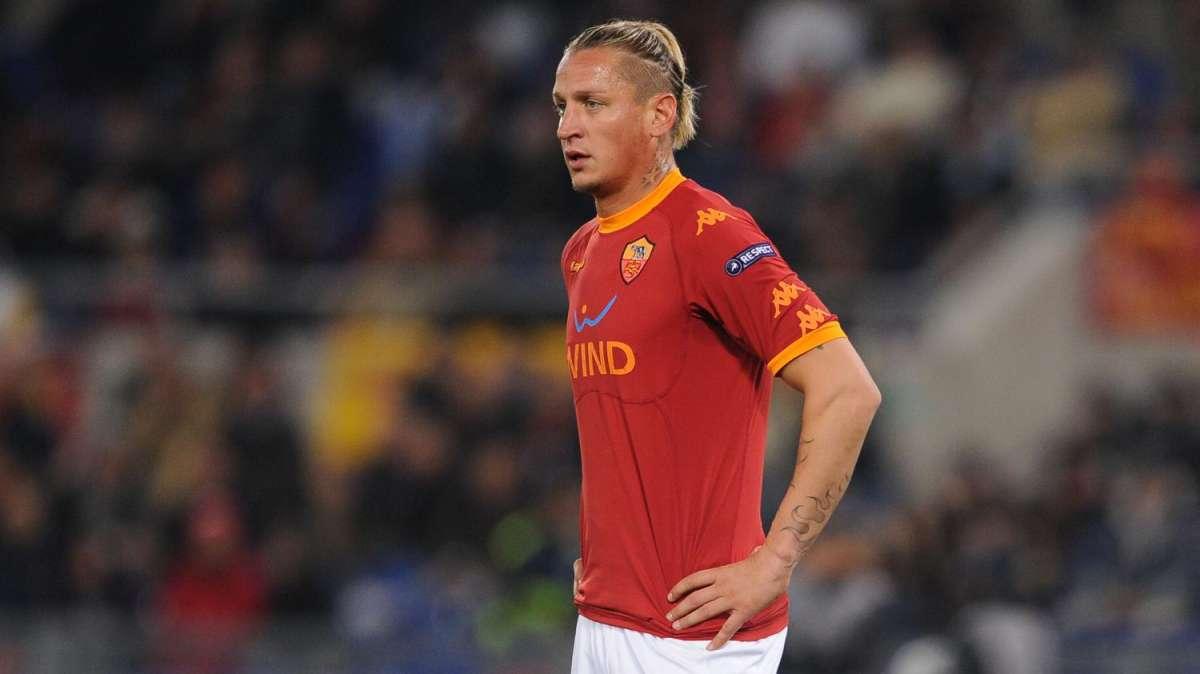 Mexes: "Qualsiasi decisione sul mio futuro sarà presa in sintonia con la Roma"
