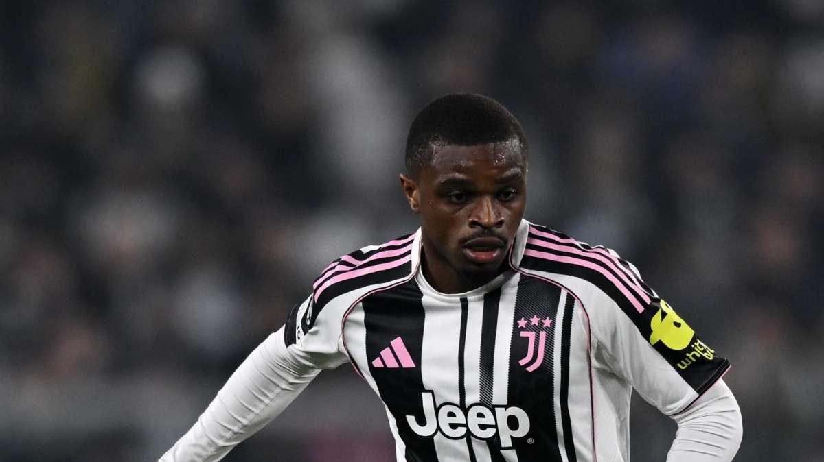 Juventus, Kalulu: "Siamo consapevoli che sia una partita importante con la Roma. Se faremo il nostro, andrà bene"