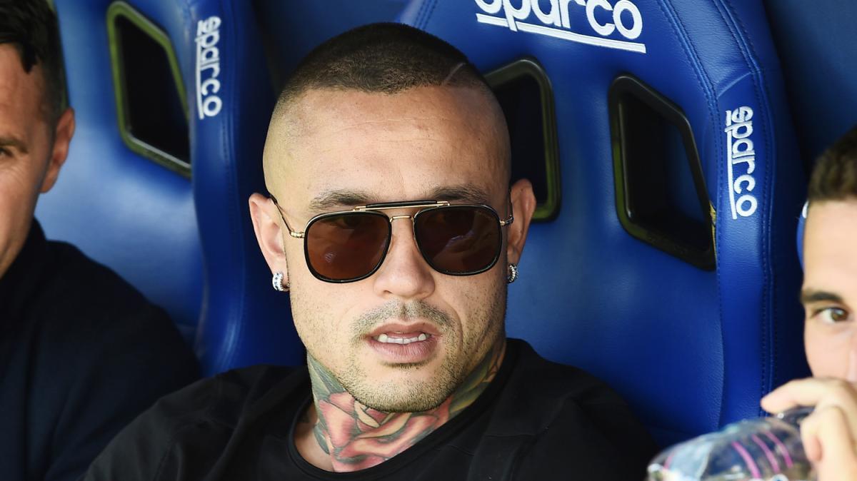 Nainggolan nei guai in Belgio: passa con il rosso e sfiora la polizia. La difesa: "Doveva accompagnare la figlia in ospedale"