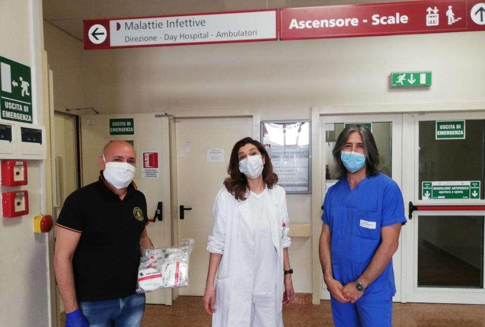 Il Roma Club Verona dona 130 mascherine all'Ospedale Policlinico Borgo Roma di Verona. FOTO!