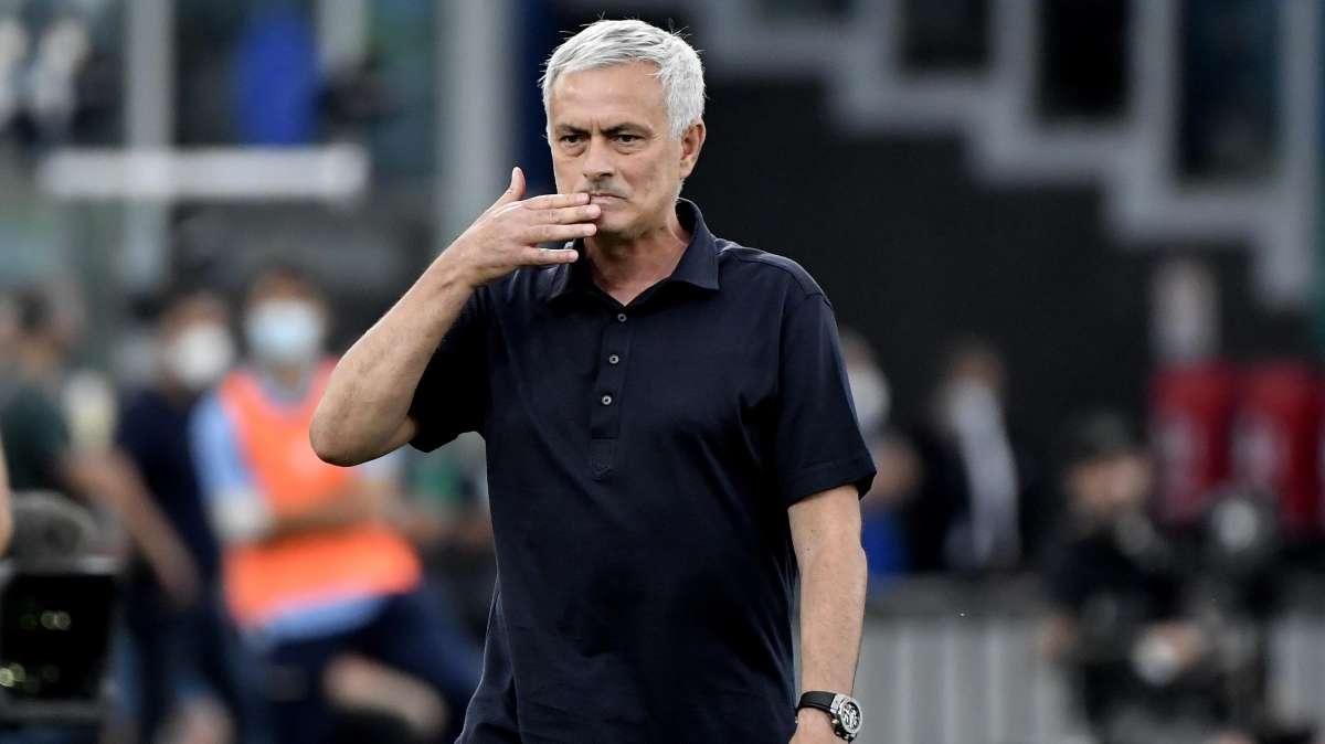 Roma-Napoli - L'attesa dei tifosi: "Parole di Mourinho post Bodø/Glimt sono gravi, ma vere. Allenatore pazzesco, speriamo non si sia già rotto..."
