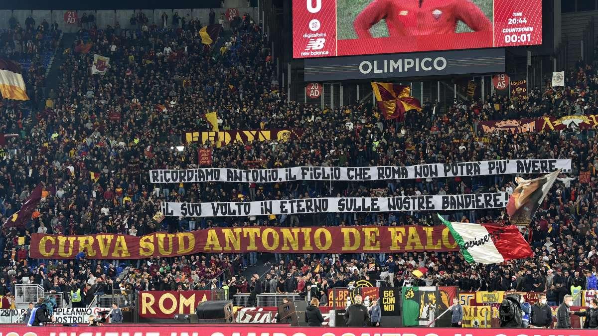 La Curva Sud dedica uno striscione a De Falchi: "Il suo volto in eterno sulle nostre bandiere". FOTO!