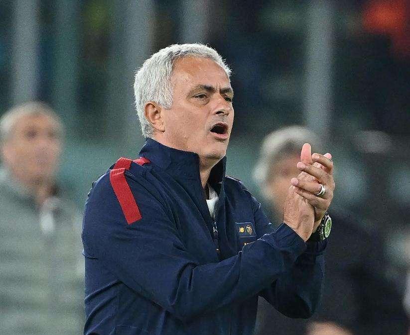 Mourinho: "La Roma è un top club anche senza vittorie. Grazie ai tifosi per quello che mi hanno dato"