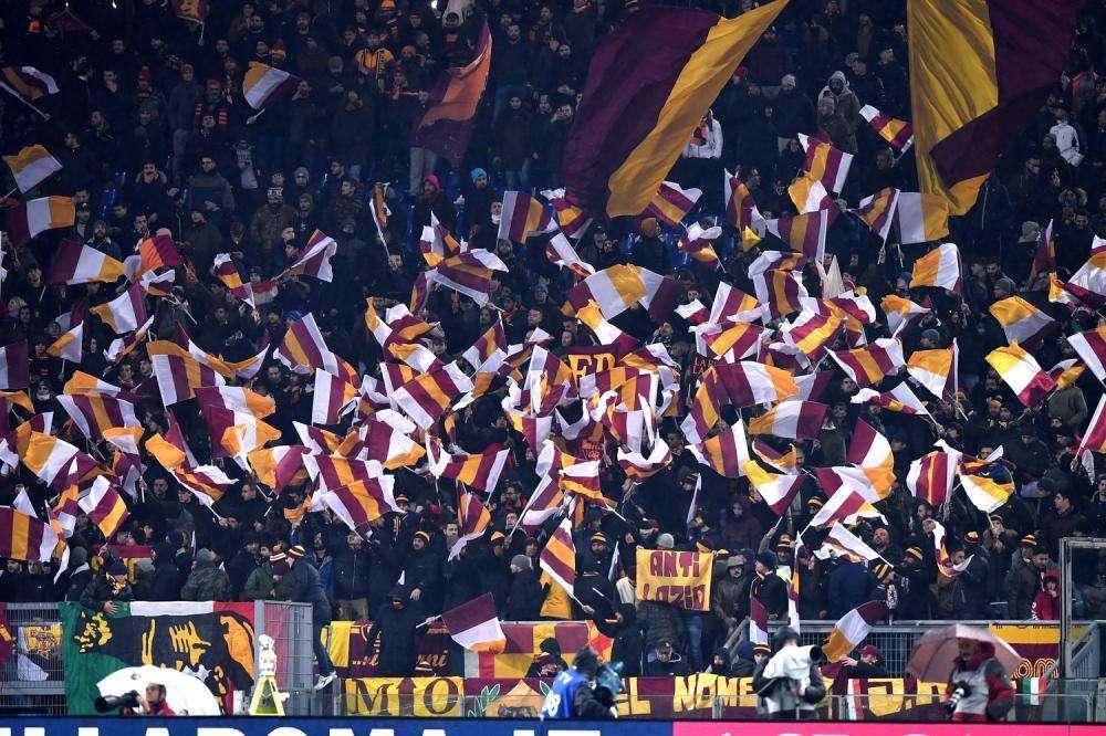 LA VOCE DELLA SERA - Trigoria, Pellegrini in gruppo ma Schick è in dubbio: rifinitura decisiva. Monchi: "L'Inter non voleva cedere Zaniolo, non sono scemi". Parma-Roma affidata a Manganiello