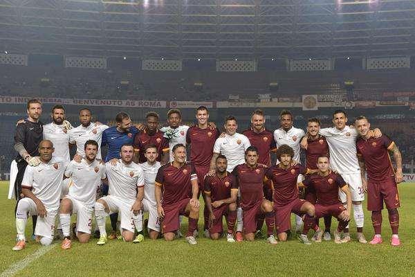 Roma TV - Giallorossi in aeroporto pronti per tornare nella Capitale