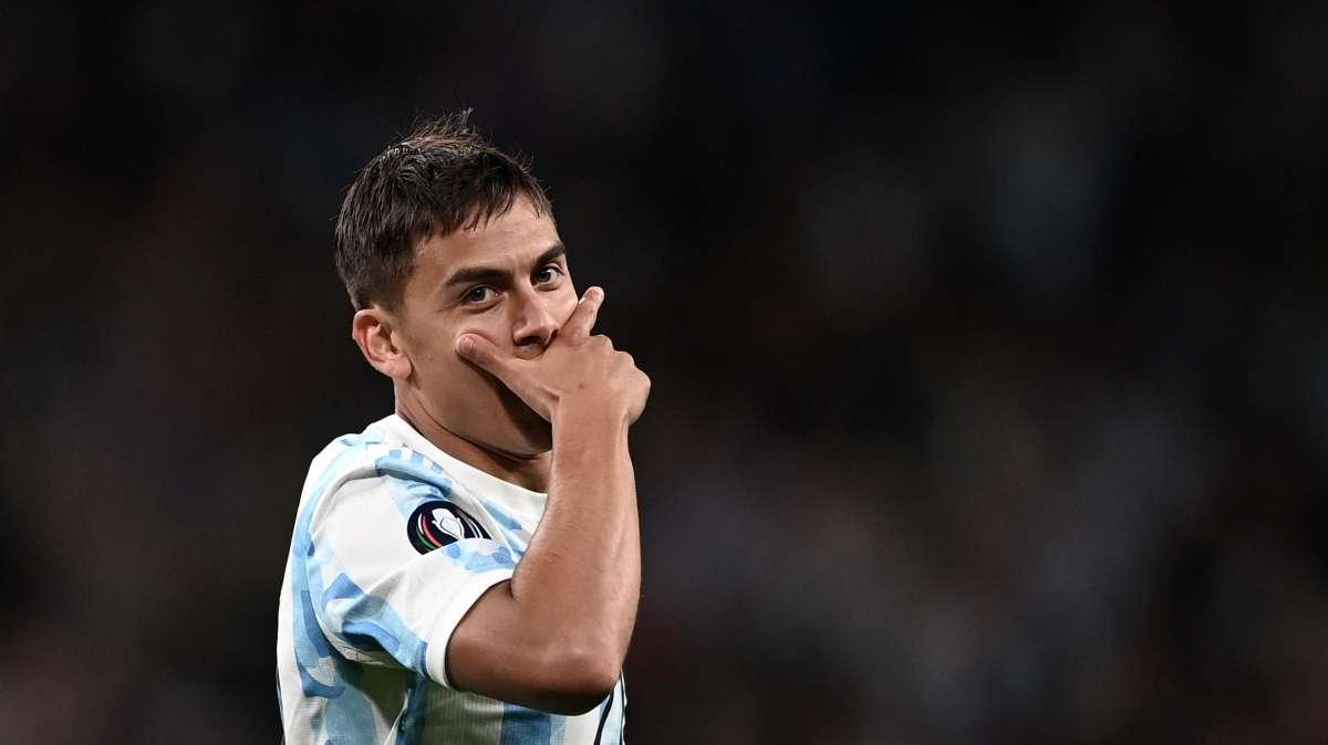 L'attesa sta per terminare: la Roma pubblica una foto di Dybala con la clessidra