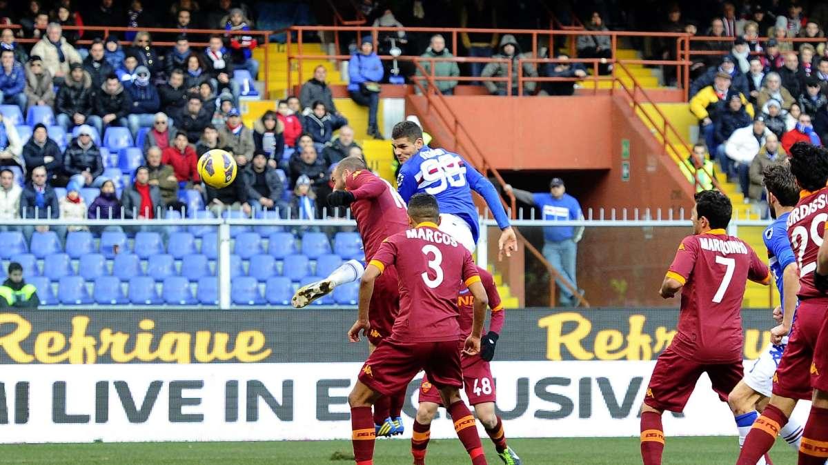 Presi altri tre gol ma i centrali non hanno colpe. Possibile un ritorno alla difesa a quattro