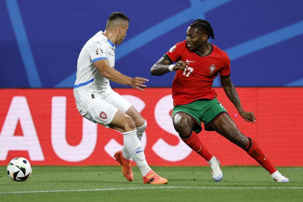 Portogallo, Leao: "Dobbiamo temere Calhanoglu"