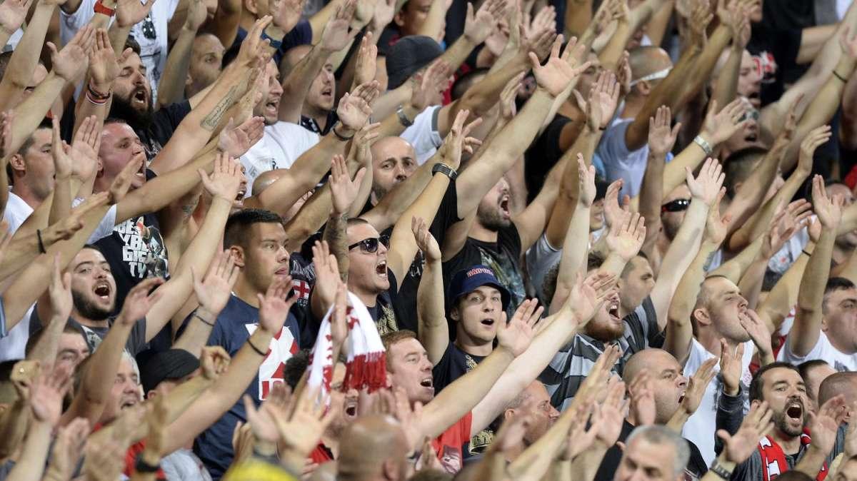 Esposti e bruciati gli striscioni dei Fedayn dalla curva dello Stella Rossa. FOTO! VIDEO!