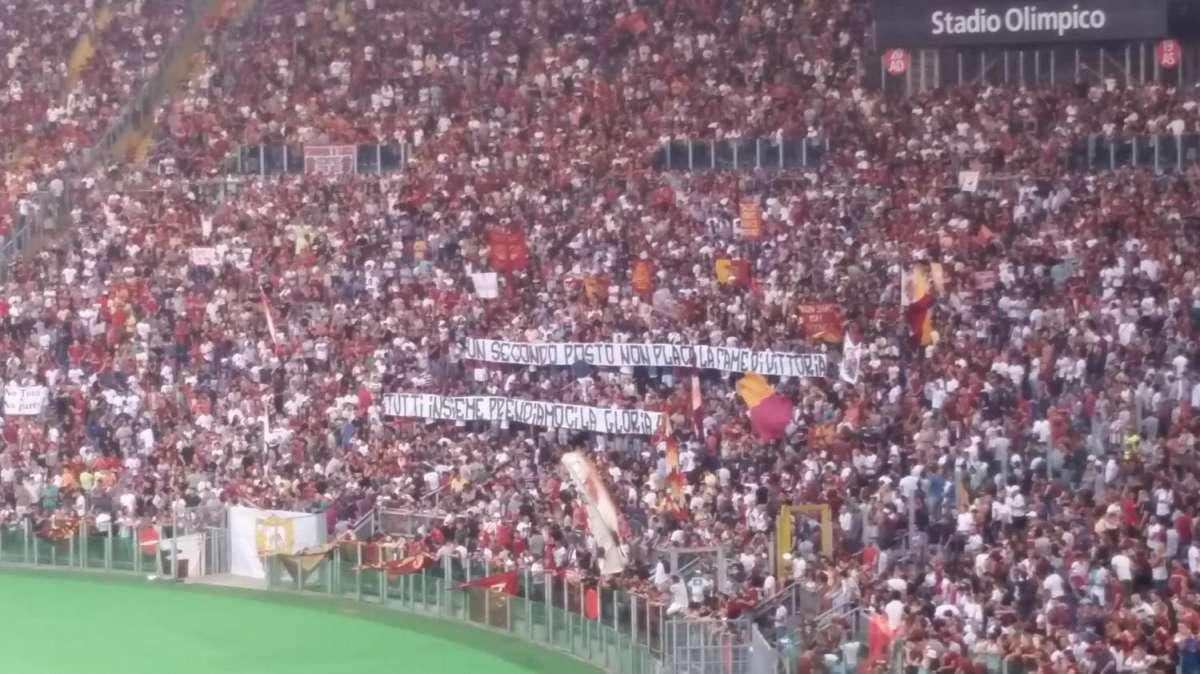 Striscione della Sud: "Tutti insieme prendiamoci la gloria". FOTO!