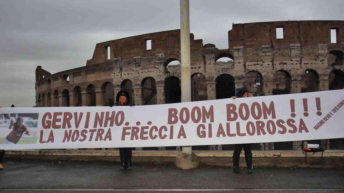 Striscione al Colosseo: "Gervinho boom boom!!! La freccia giallorossa". FOTO!