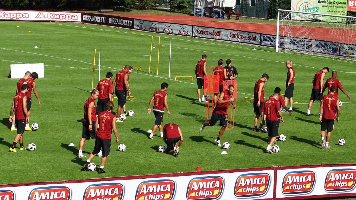Trigoria: in gruppo Cassetti e Castellini, dopo un'ora di differenziato rientrati Menez e Vucinic. Il montenegrino sarà titolare