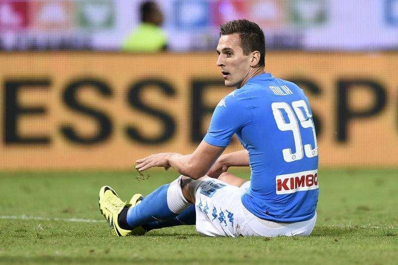 Napoli, problemi al ginocchio sinistro per Milik durante Polonia-Danimarca: in dubbio contro la Roma