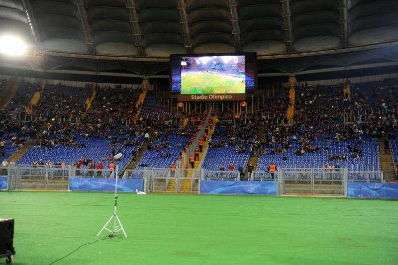 Roma-Bayer, malore per un tifoso nei Distinti Sud e due Daspo