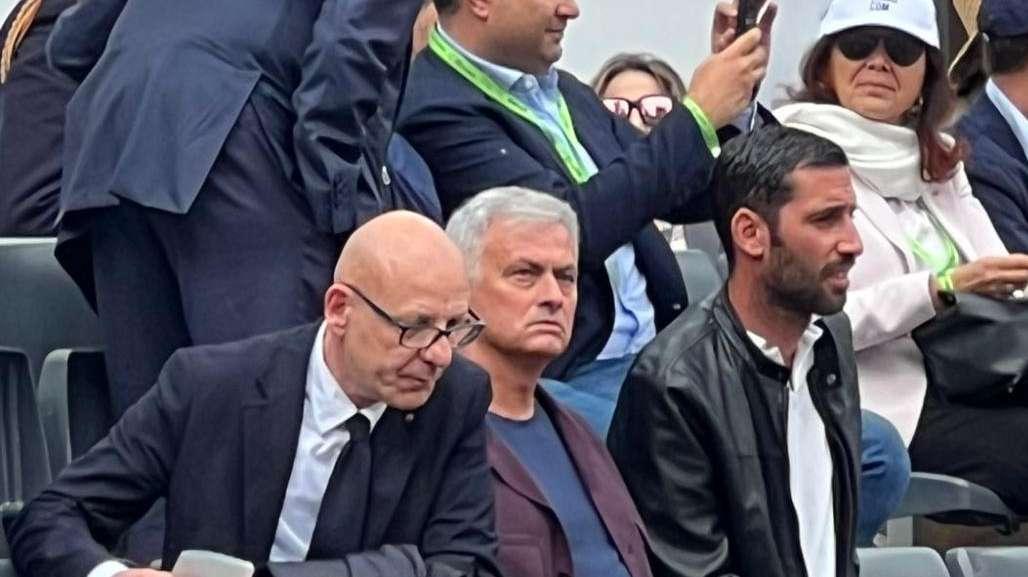 VG - Mourinho, Foti e parte dello staff giallorosso nella lounge di Sport e Salute al Centrale del tennis per la finale tra Medvedev e Rune. FOTO!