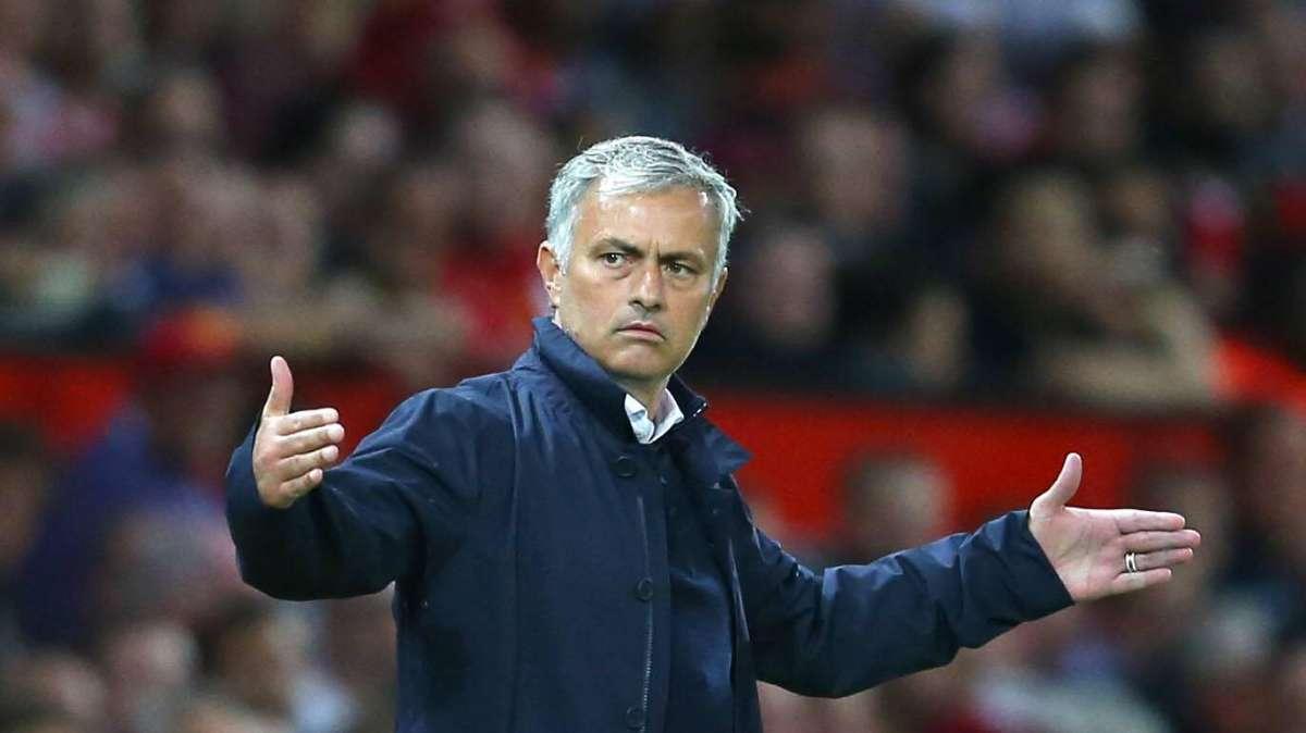 Mourinho commenta l'addio al calcio di Valencia: "È stato un piacere lavorare con te"