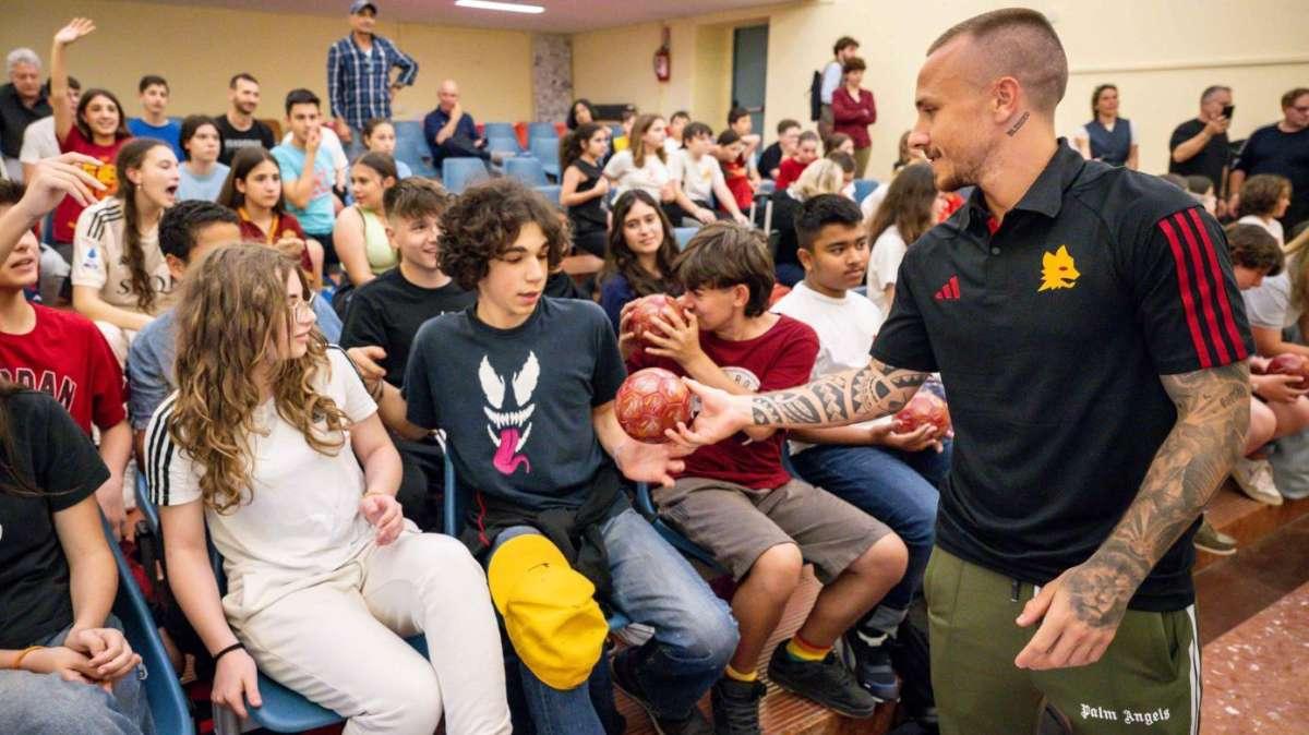 A scuola di tifo - Angelino protagonista con gli studenti del "Montalcini". FOTO!