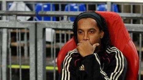 Ronaldinho cambia squadra, giocherà in Angola