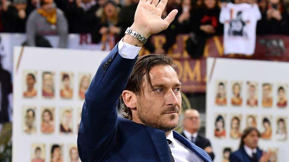 Totti: "Dybala merita la 10? Sì, se pensa di restare alla Roma altri 10-20 anni. Mourinho ha fatto tantissimo"