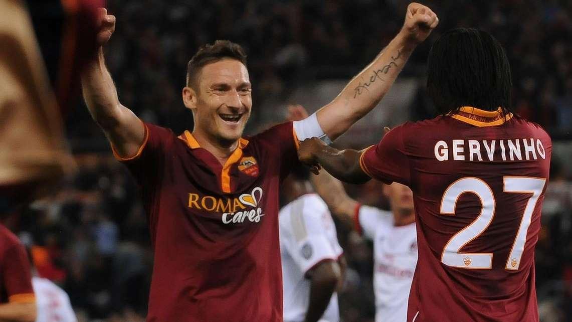 Twitter AS Roma: "Totti regala la maglia a Kvyat". FOTO!