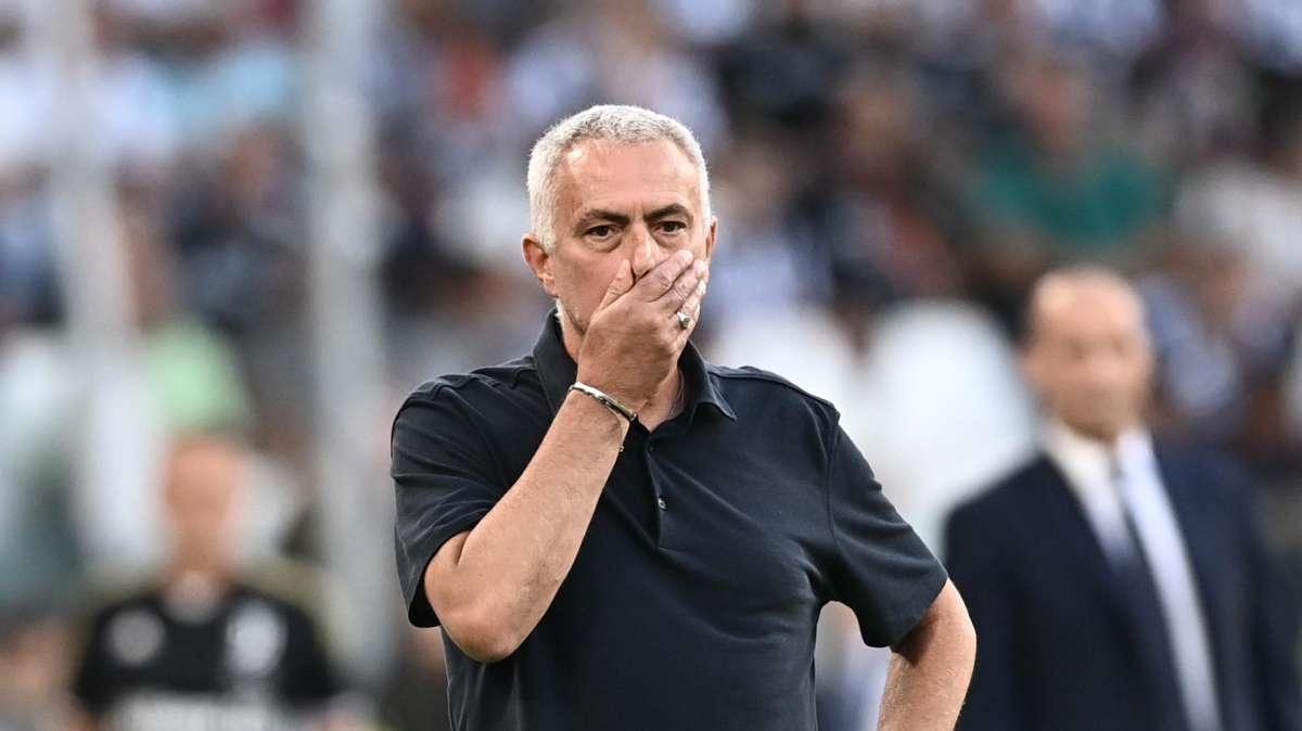 Mourinho sull'eventuale arrivo di Belotti: "Vedremo se domani arriva uno che può aiutarci, per spingere Abraham a fare di più"