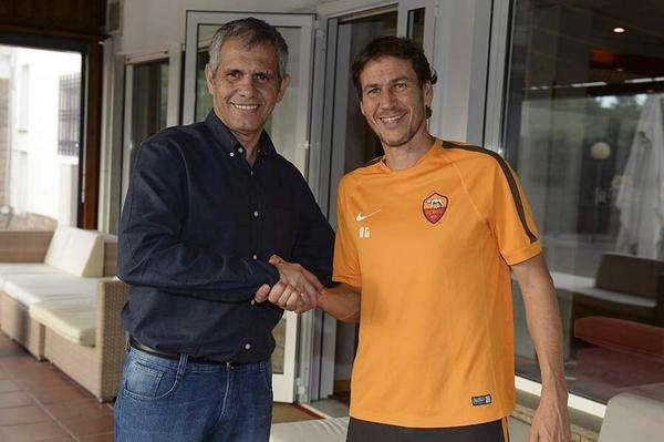 Twitter AS Roma, il CT del Paraguay Genes in visita a Trigoria. FOTO!