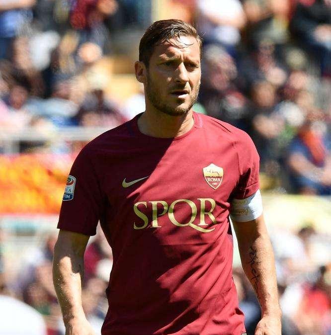 La Roma sui social ricorda il gol di Totti al Bernabeu nella Champions 2002-2003