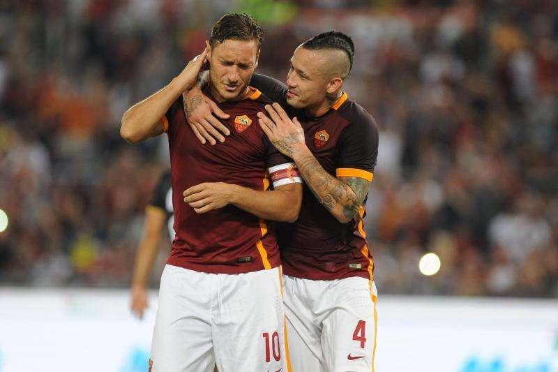 Totti "ruba la scena" al compleanno di Nainggolan. VIDEO!