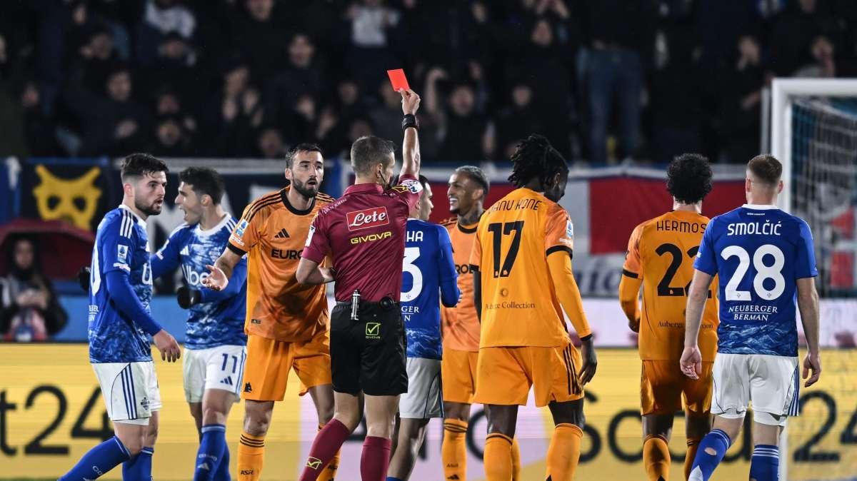 Como-Roma 2-1 - La moviola: Massa si inventa il secondo giallo a Wesley