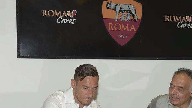COMUNICATO AS ROMA – Rinnovato il contratto di Totti per un altro anno. Il capitano: "L'ho fortemente desiderato"