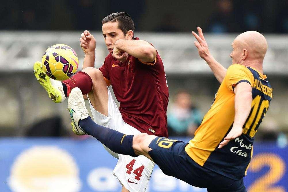 Accadde oggi - Dall'Olanda 4000 euro per la Barcaccia. Al Qaddumi: "La passione per il calcio e per la Roma mi hanno spinto a fare questo passo". La Roma pareggia a Verona