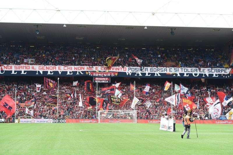 Il Genoa celebra Totti con una maglia speciale