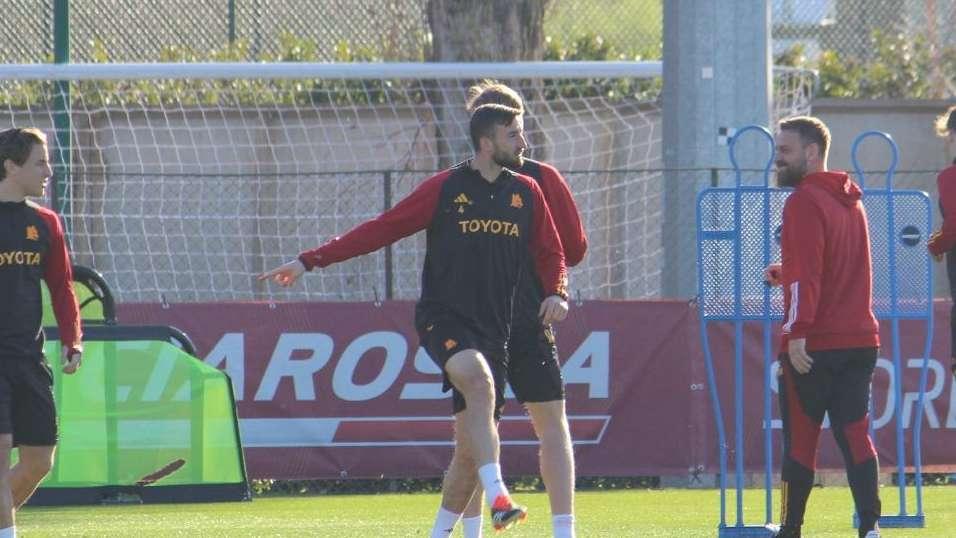 LA VOCE DELLA SERA - Trigoria, Kristensen torna in gruppo. Roma-Lazio, domani le conferenze di De Rossi e Tudor. Guida torna ad arbitrare il derby. Mercato, accostato Doekhi