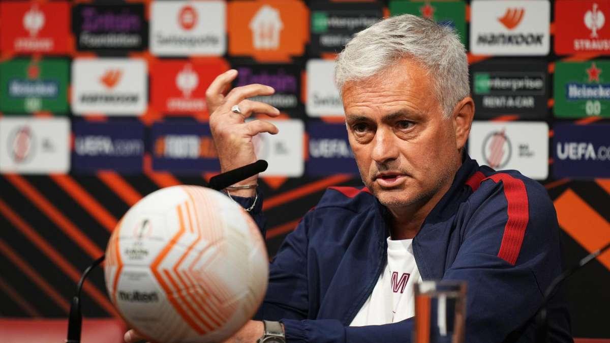PUSKAS ARENA - Mourinho: "Dybala giocherà 20/30 minuti. Ce la meritiamo questa finale. Mendilibar pensa che il Siviglia sia favorito per la storia in Europa League". VIDEO!