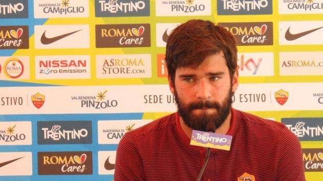 PINZOLO - Alisson: "Sto lavorando per prendere il passaporto comunitario. Totti faciliterà le cose a noi giocatori"