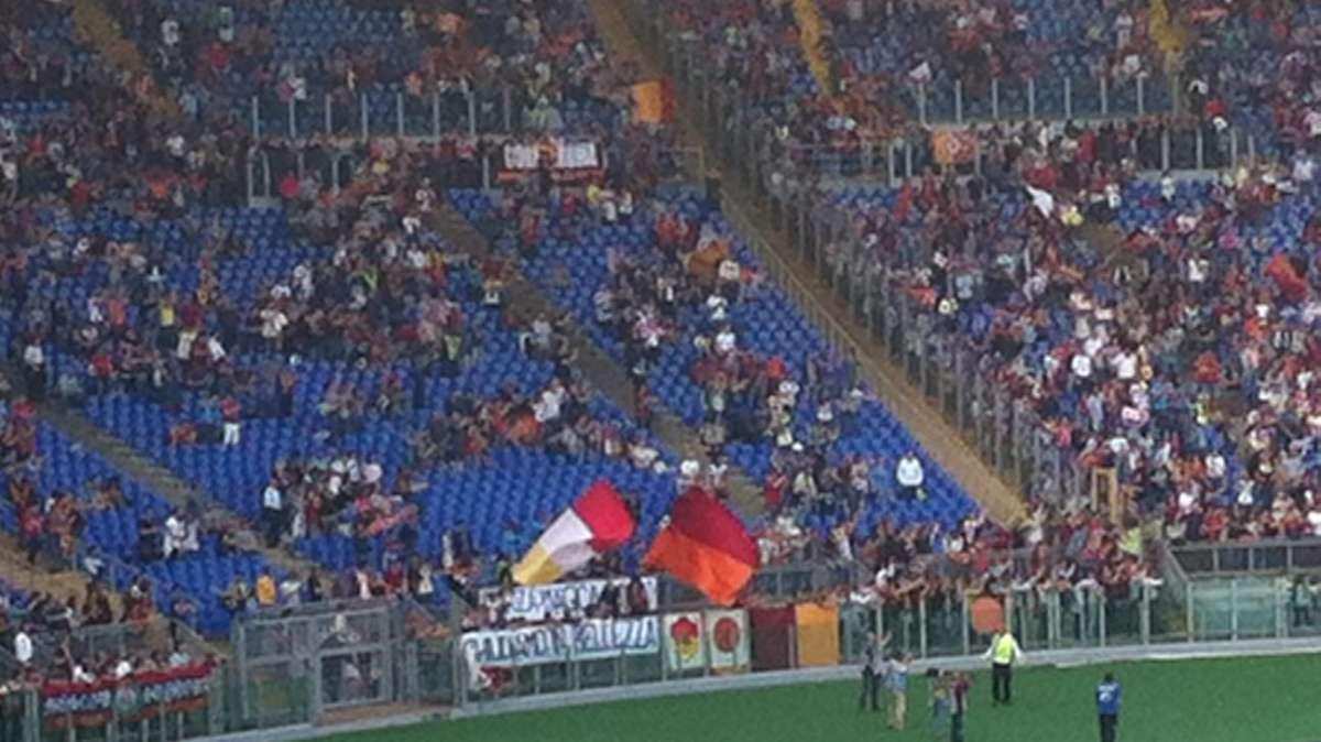 Striscione in Curva Nord: "Forza magica Roma, chiudiamo in bellezza". FOTO!