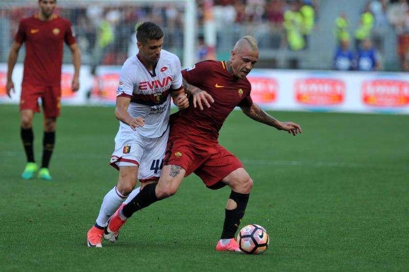 Instagram, Nainggolan si lamenta del ritardo: "Ancora qui stiamo?"