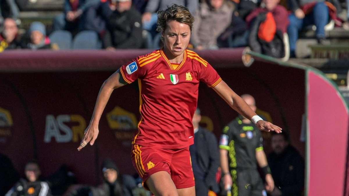 Roma Femminile, Giacinti: "Spugna è un grandissimo allenatore. Mourinho è importante, quando viene a vederci ci dà una spinta in più"