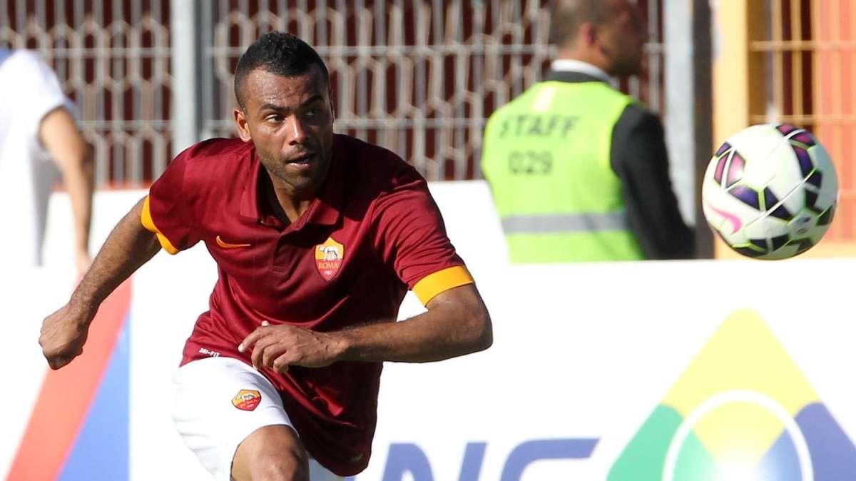 Ashley Cole e Danny Welbeck si sfidano in un quiz, vinto dal romanista. VIDEO!