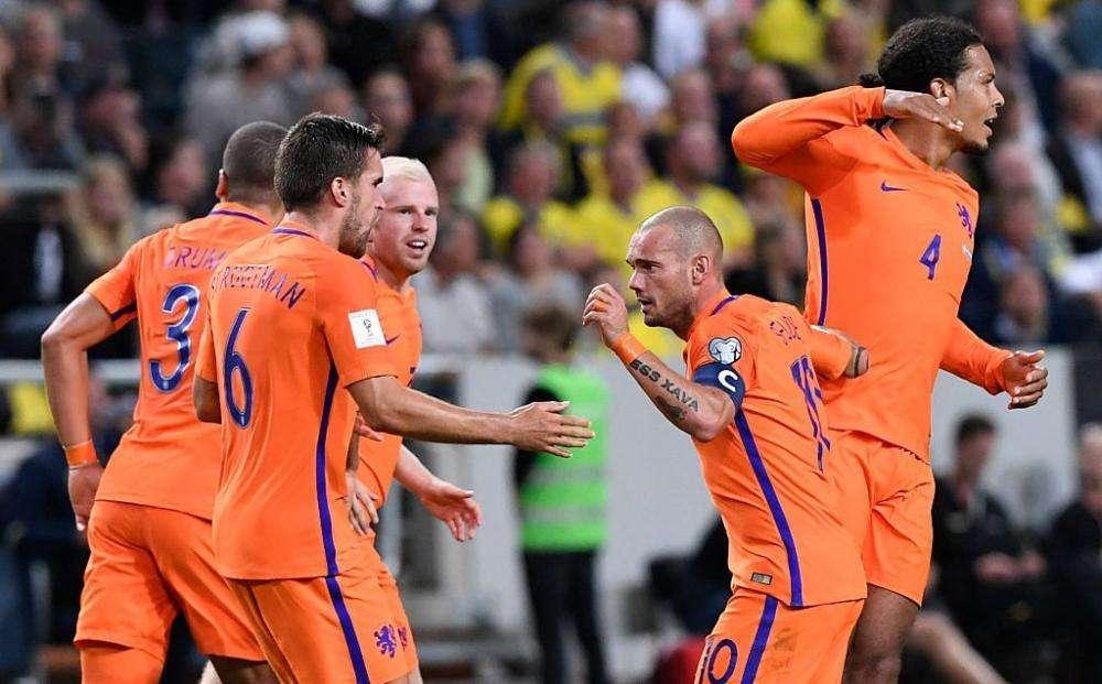 Strootman si allena con l'Olanda