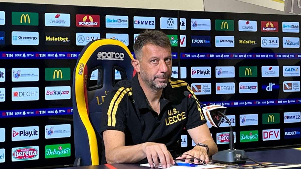 Lecce, D'Aversa: "Se scendiamo in campo pensando alle assenze della Roma, rischiamo brutte figure"