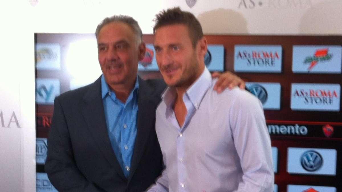 Trigoria - Pallotta: "Onorato che resti con noi". Totti: "È l'unica maglia che ho sempre amato". FOTO! AUDIO! VIDEO!