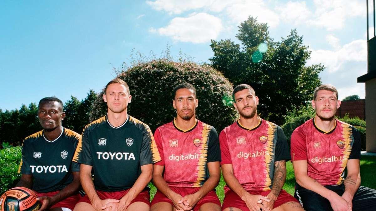 Nuova collezione con tre maglie personalizzate. FOTO!