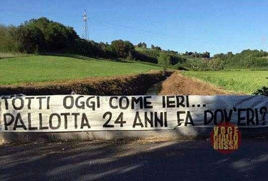 Striscioni a Trigoria: "Totti oggi come ieri, Pallotta 24 anni fa dov'eri?". FOTO!