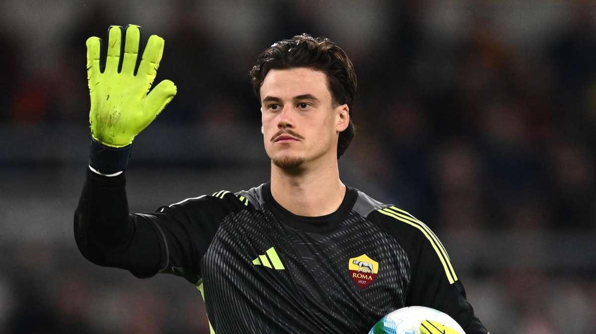 Svilar premiato come miglior portiere della scorsa stagione