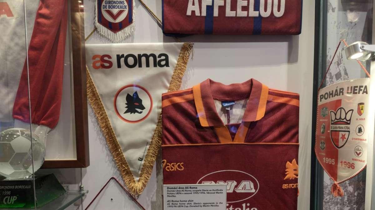 VG - C'è un po' di Roma nel museo dello Slavia Praga: ecco la maglia della sfida in Coppa UEFA della stagione 1995/1996. FOTO!