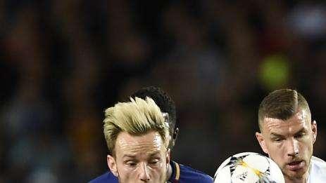 Dzeko: "Rigore netto, l'arbitro deve avere coraggio a fischiarlo contro il Barcellona. Ci siamo fatti tre autogol"