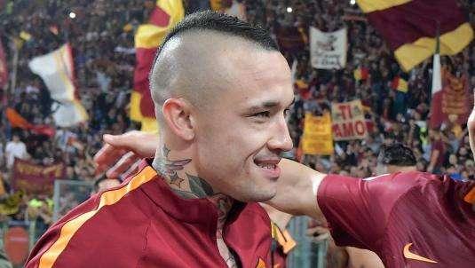 Instagram, Karsdorp occupa il posto di Nainggolan. Il Ninja: "Tu si che sai dove metterti"
