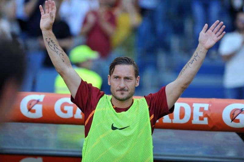 Twitter, Totti incontra Zaytsev: "9 e 10, coppia d'attacco fatta!"